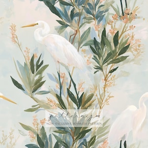 Peut inclure: Illustration à l'aquarelle d'aigrettes blanches au milieu d'une végétation luxuriante et de délicates fleurs couleur pêche. Le fond est bleu clair. L'image contient le texte "patternizm" et "NON-EXCLUSIVE SEAMLESS PATTERN".