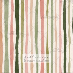 Puede incluir: Patrón sin costuras con pinceladas verticales en tonos melocotón, rosa, verde y verde oscuro sobre un fondo crema. El texto "patternizm" y "NON-EXCLUSIVE SEAMLESS PATTERN" son visibles.