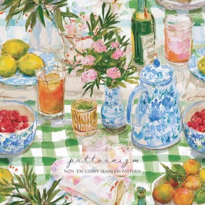 Può includere: Illustrazione ad acquerello di una scena di picnic con una tovaglia a scacchi verdi e bianchi. L'immagine presenta limoni, bevande, fiori e una teiera floreale blu e bianca. Il testo "patternizm" è visibile.