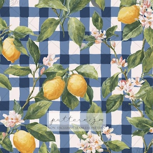 Könnte beinhalten: Nahtloses Aquarellmuster mit Zitronen, Blättern und Blüten auf einem blau-weißen Karohintergrund. Das Design enthält den Text "patternizm" und "NON-EXCLUSIVE SEAMLESS PATTERN". Geeignet für Textilien und Oberflächendesign.