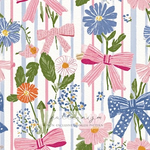 Könnte beinhalten: Nahtloses Blumenmuster mit rosa Schleifen, blauen und orangen Blumen und grünen Blättern. Der Hintergrund hat vertikale Streifen in Rosa und Hellblau. Der Text "patternizm" ist sichtbar.