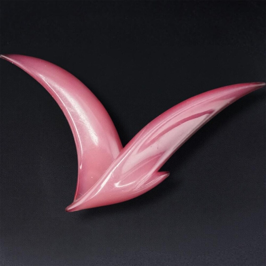 vintage-b-d-denmark-buch-deichmann-pink-lucite-seagull-brooch-mid