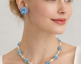 Conjunto de collar y pendientes Vendome Blue Forget Me Not Flower Flower, AB Crystal Glam