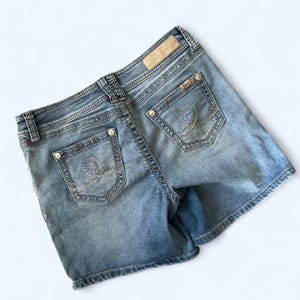 seven7 vintage y2k low rise denim shorts size 10 image 3