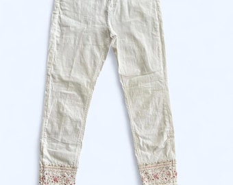 Vaqueros tobilleros vintage Y2K Desigual blancos con bordado bohemio, talla 29