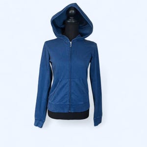 Bluza z kapturem Juicy Couture w kolorze niebieskim, zapinana na zamek, rozmiar S