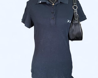 Polo gótico grunge vintage desgastado del proyecto Y2K, color oscuro, talla M