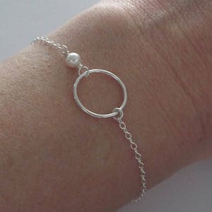 Karma Circle and Pearl Bracelet Sterling Silver, Bridesmaid Gifts, Wedding Jewelry, Circle Bracelet, Dainty 925 Silver Eternity Circle