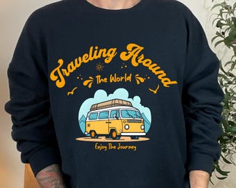 Viajando por el mundo PNG Aventura vintage PNG Furgoneta camper retro PNG Regalo para amantes de los viajes y la vida en furgoneta