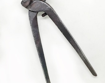 Antique Vintage 1800s  1  5/16" Jaws Blacksmith Farriers Horseshoes Tongs Nippers Drop Forged 8" Long.No 10.4 Original Dirt,Rust,Patina. USA