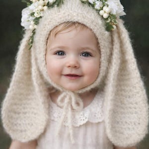 Handgefertigte Mohair Bunny Bonnet mit Seidenblumenkrone
