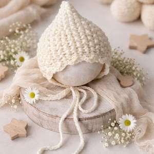 Handmade Newborn Pixie Bonnet – 0–3 Months | Cream Chunky Baby Hat