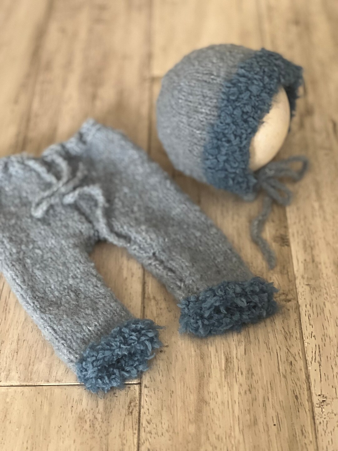 Tenue Photo Nouveau-né Crochetée Bleue - Bonnet à Longue Queue, Bouton Bois - Allaitement, Séance Photo, Douceur