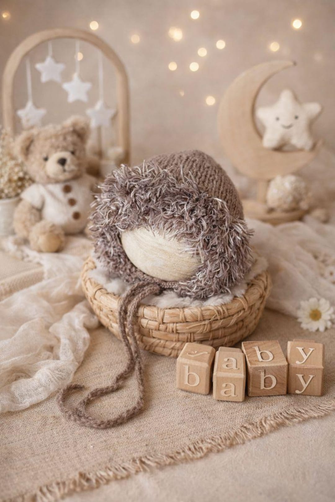 ハンドメイドニットベビーボンネット：ふわふわのトリム付き新生児写真