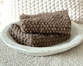 Chunky Knit Roving Yarn Mini Blanket: Taupe Photography Prop