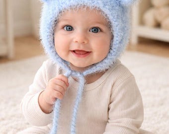 Blauwe teddybeermuts – handgebreide pluizige muts met oren – 6-12 maanden