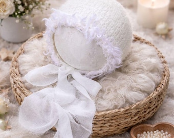 Newborn White Bonnet Photo Prop – Soft Knit Baby Bonnet with Fluffy Trim