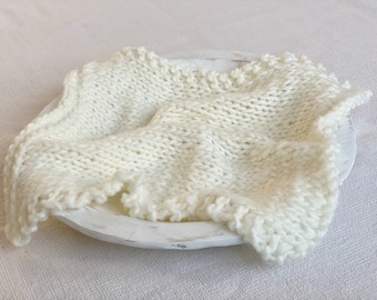 Roving yarn  Thick Miniblanket, Ivory  Bump Blanket, New born photo prop