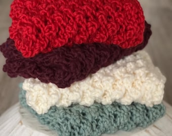 Chunky Knit Newborn Blanket: Roving Yarn Photo Prop