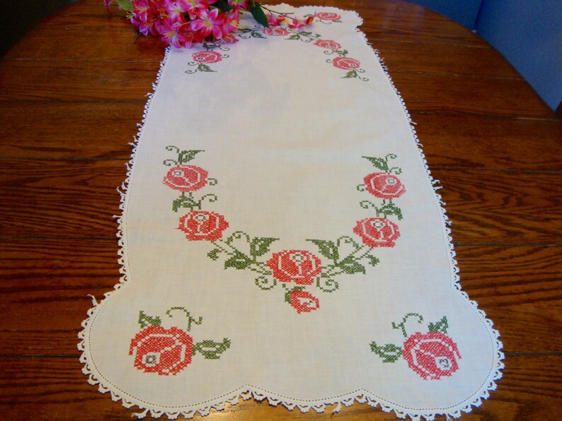 Embroidered Dresser Scarf Vintage Floral Table Runner Roses Crochet Trim