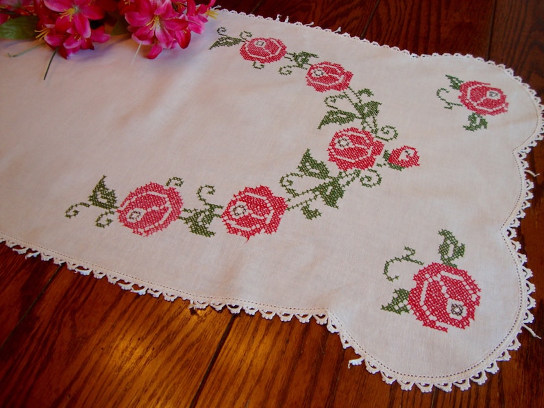 Embroidered Dresser Scarf Vintage Floral Table Runner Roses Crochet Trim