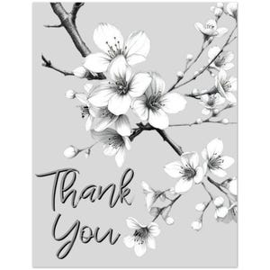 Peut inclure: Une carte rectangulaire avec un fond gris clair présentant un dessin au trait noir et blanc de branches de cerisier avec des fleurs ouvertes et des bourgeons. Le texte Thank You est imprimé en écriture cursive noire en bas à gauche.