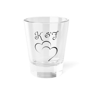 Snapsglas med monograminitialer och sammankopplade hjärtan | 45 ml
