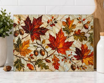 Planche à découper en vitrail à motif de feuilles d'érable, décoration automnale pour la cuisine avec glands et feuilles d'automne