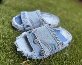 James et Dean. Convient aux tailles 6 1/2- 7 1/2. Fabriqué avec trois jeans Levi's vintage différents.