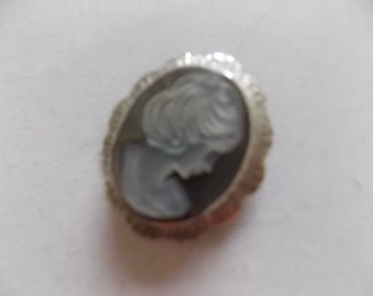 Vintage Silver Lady Cameo Mother Of Pearl Brooch LOVELY
