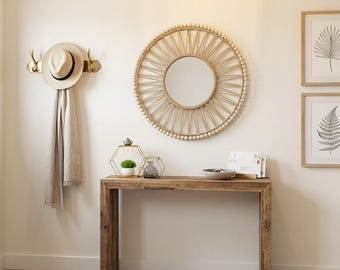 Espejo de pared de ratán estilo bohemio, espejo redondo con cuentas en forma de sol, decoración de entrada hecha a mano con fibra natural para pasillo o sala de estar.