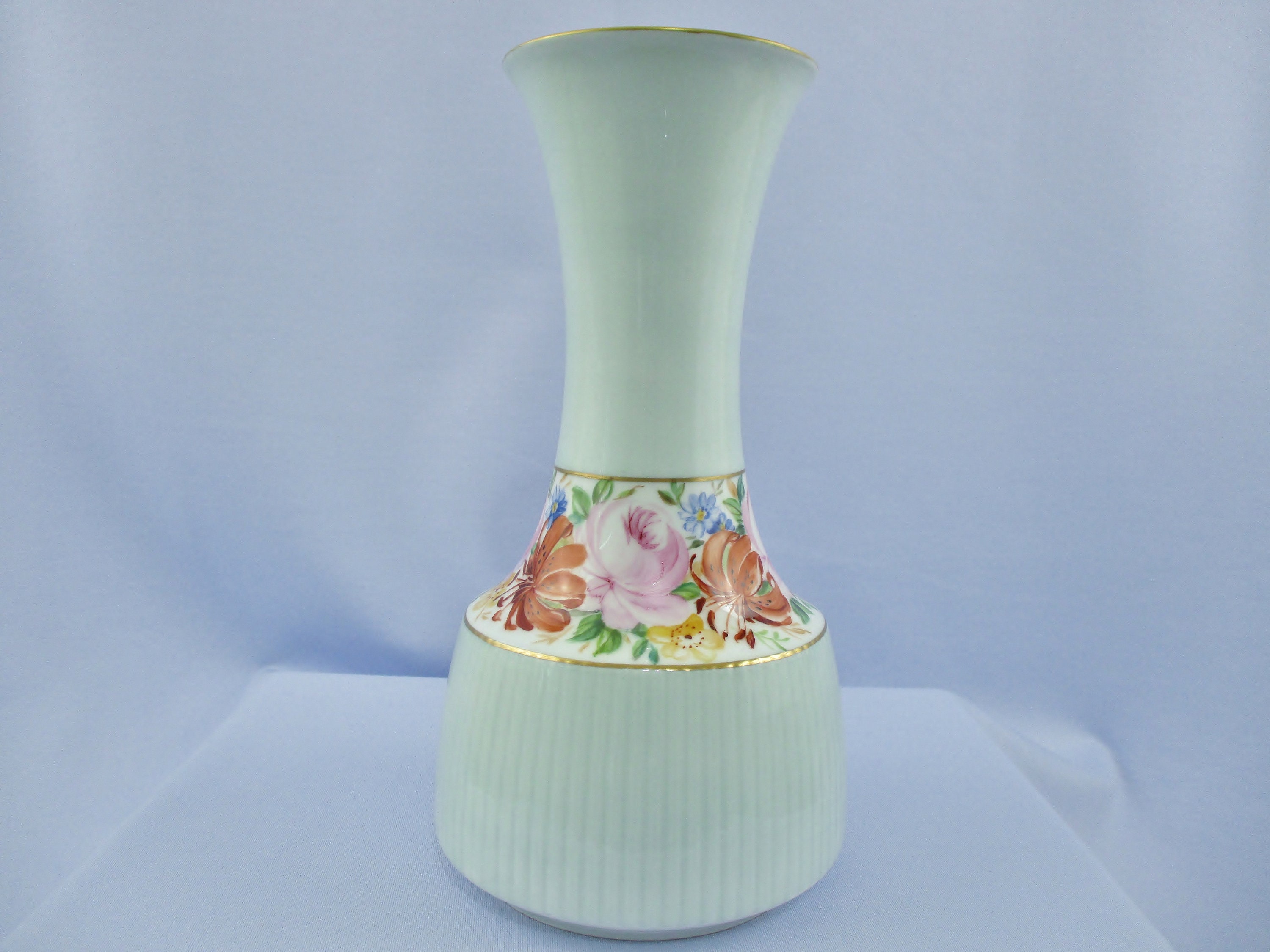 Vintage Chinese Export Famille Rose Porcelain Vase Signed