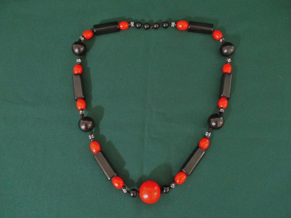 Vintage Bakelite Chunky Black and Red Necklace - image 1