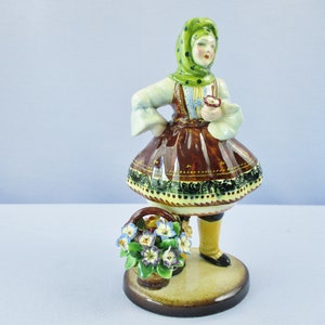 Italian Hand Made Flower Lady Figurine In Native Costume
