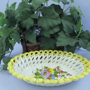 Lovely Hand Made Italian/Portugal Majolica Basket Weave Fruit Bowl