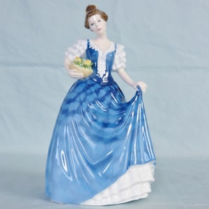 Royal Doulton Figurine &#39;Helen&#39; HN 3601