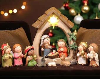 Adorno navideño del Niño Jesús bajo la estrella, María, José y los viajeros.