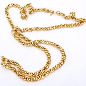 Vintage Monet Long Gold Tone Linked Chain Heavy Necklace 27016