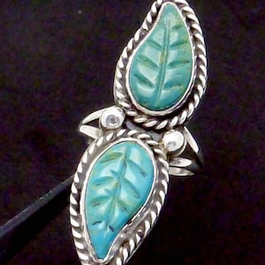 Impresionante anillo vintage grande Navajo de plata de ley con turquesa y hoja tallada (26995)