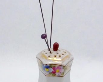 Antique Victorian Porcelain Hatpin Hat Pin Holder Shaker + 4 Hatpins 27202