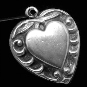 Vintage Sterling Silver Ornate Puffy Heart Charm Pendant 26979