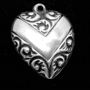 Vintage Sterling Silver Ornate V Victory Puffy Heart Charm Pendant 27060