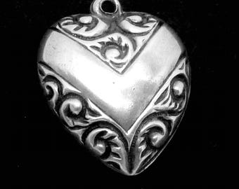 Vintage Sterling Silver Ornate V Victory Puffy Heart Charm Pendant 27060