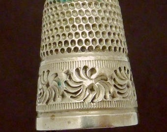 Vintage 800 Silver Thimble Ornate Bottom 27145
