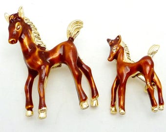 Vintage Charming Gold Tone Enamel Horse and Pony Pins 26999