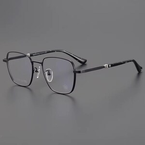 Puede incluir: Un juego de tres tazas de cer&aacute;mica con un acabado mate moteado. Las tazas son de color crema, gris claro y gris oscuro. Cada taza tiene un dise&ntilde;o simple y minimalista y un asa redondeada.