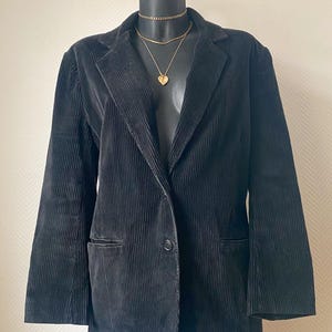 Vintage black corduroy blazer made in France, women’s size M/L, 90s velour jacket, structured fit, French vintage outerwear, fall winter