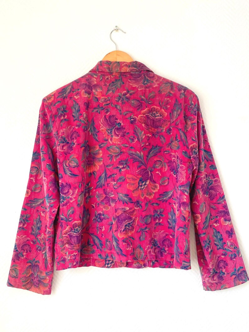 Vintage 80s Cropped Pink Velvet Blazer with a Floral Pattern, Statement Jacket in Size M image 10