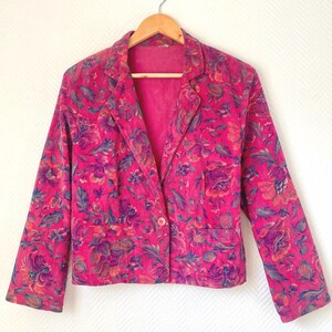 Vintage 80s Cropped Pink Velvet Blazer with a Floral Pattern, Statement Jacket in Size M image 8