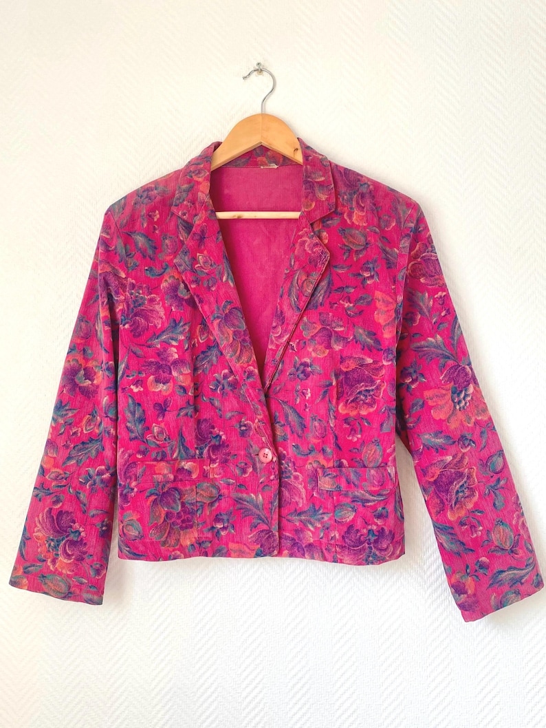 Vintage 80s Cropped Pink Velvet Blazer with a Floral Pattern, Statement Jacket in Size M image 8
